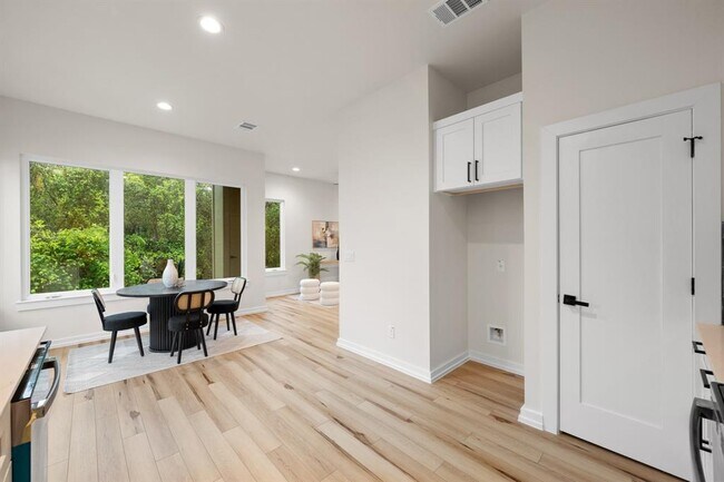 Building Photo - 2309 Montopolis Dr