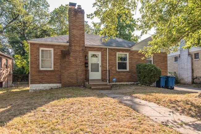 Building Photo - 320 Henquin Dr