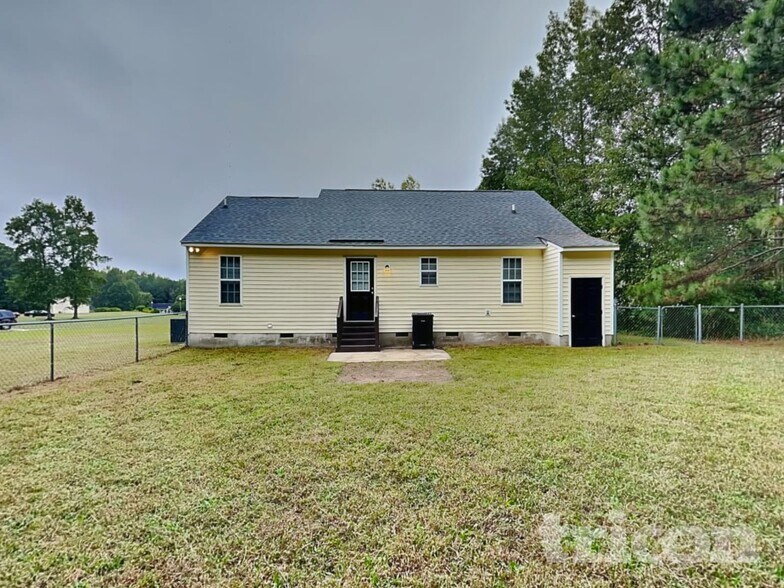 Building Photo - 105 Pinto Ln