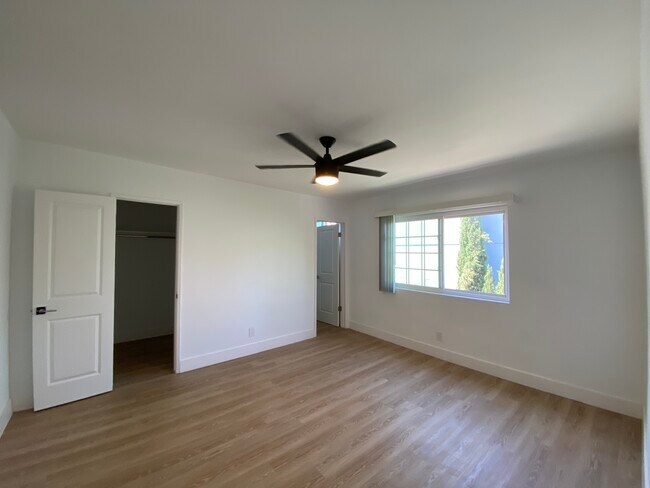 Building Photo - 1420 Berkeley St **No Vacancies**