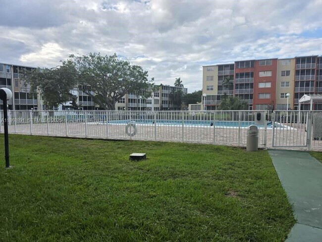 Building Photo - 1710 NE 191st St