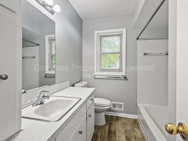 Building Photo - 2355 Ansonia Ave SW