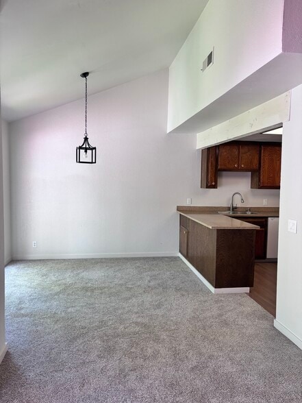 Building Photo - 7943 La Riviera Dr