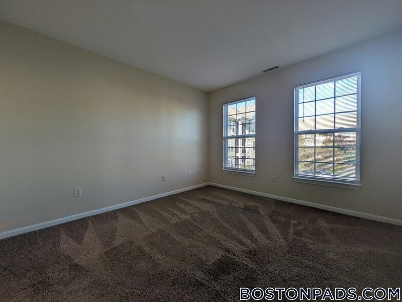 Building Photo - 311 Lowell St