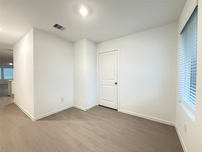 Building Photo - 16802 Old Wagon Wy