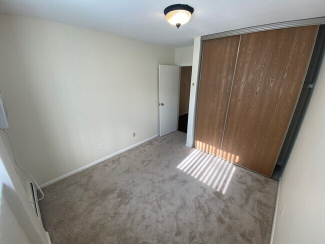 Interior Photo - 242 West Franklin Ave