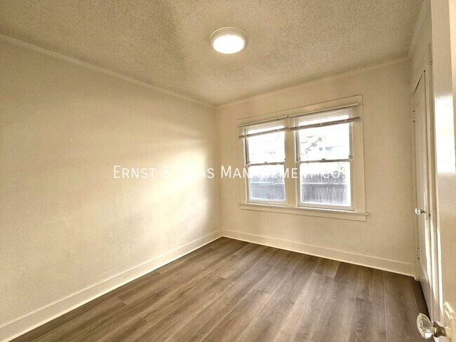 Building Photo - 1145 Linden Ave