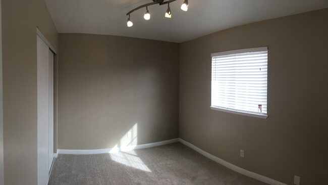 Building Photo - Gorgeous 3Bed/2.5Bath/Pool/Spa, 2-Story Home located in the NW part of the valley