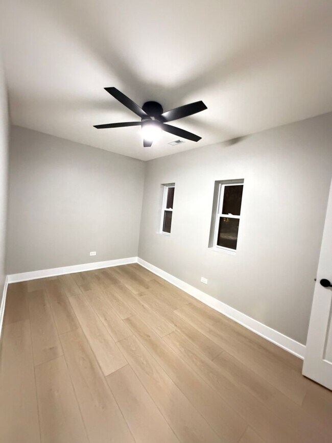 Building Photo - 6350 S St Lawrence Ave