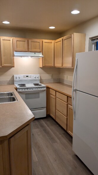 Building Photo - 5863 Cedar St