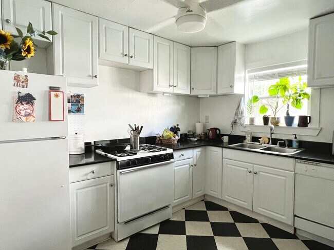 Building Photo - 1BR across from Piedmont Park