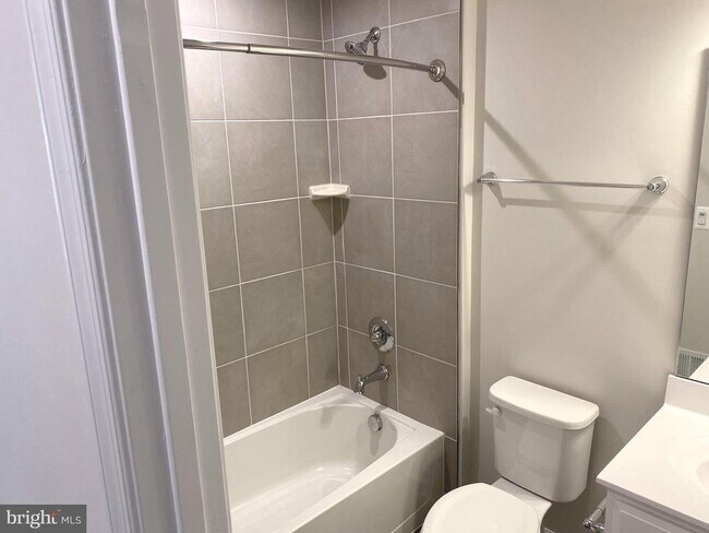 Building Photo - 7911 Independence Dr