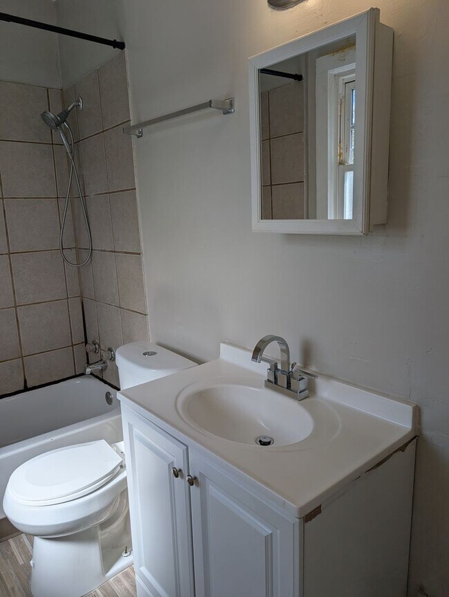 Building Photo - 1476 W 107th St