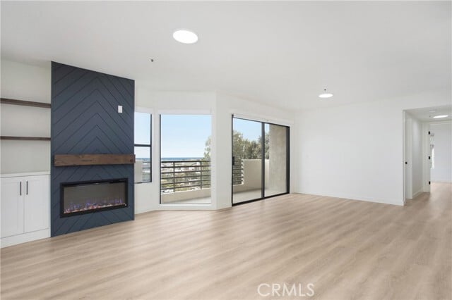 Building Photo - 240 Nice Ln