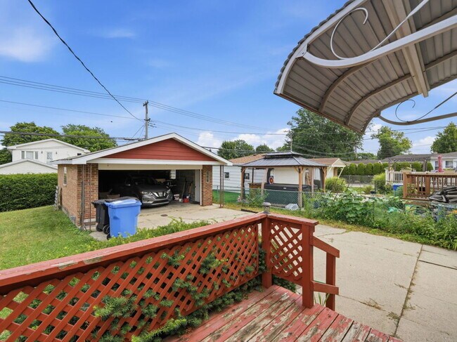 Building Photo - 5023 N Natoma Ave
