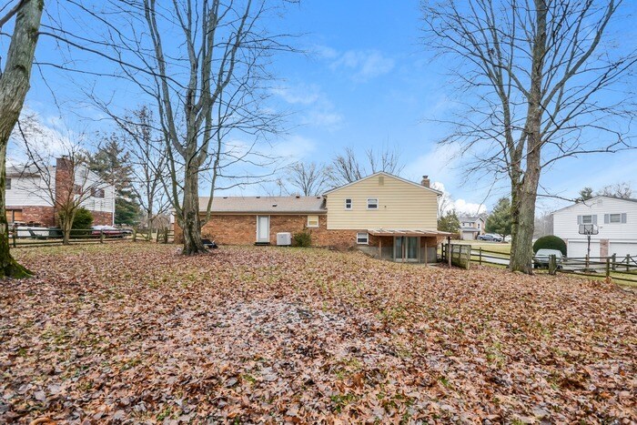 Building Photo - 853 Meadow Ridge Dr