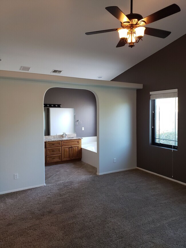 Building Photo - 3224 E Desert Cove Ave