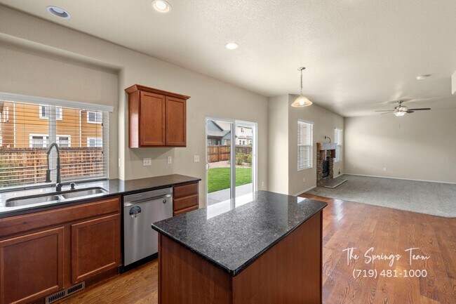 Building Photo - SPACIOUS SIX (6!!!) BD HOME IN LORSON RANCH!