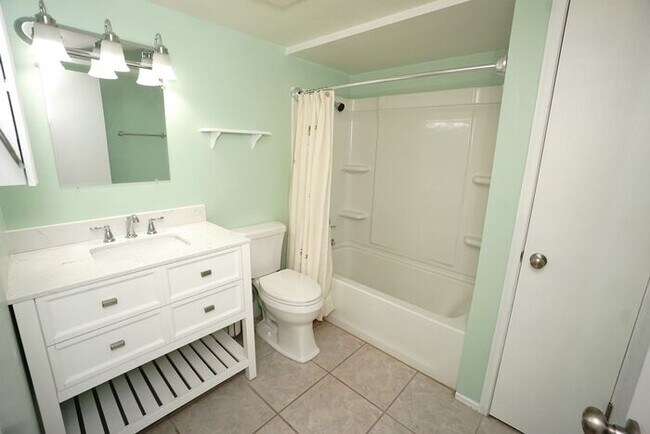 Building Photo - 2601 W Broadway Blvd