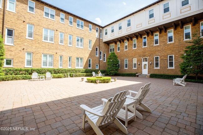 Building Photo - 2525 College St