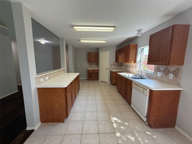 Building Photo - 4822 Russet Trail Ct