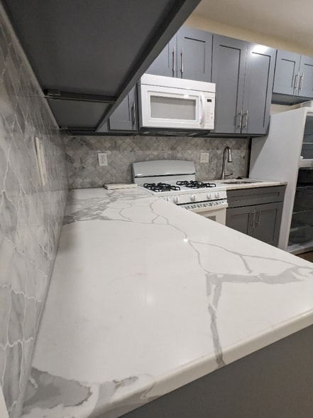 Building Photo - 2850 Jasper St