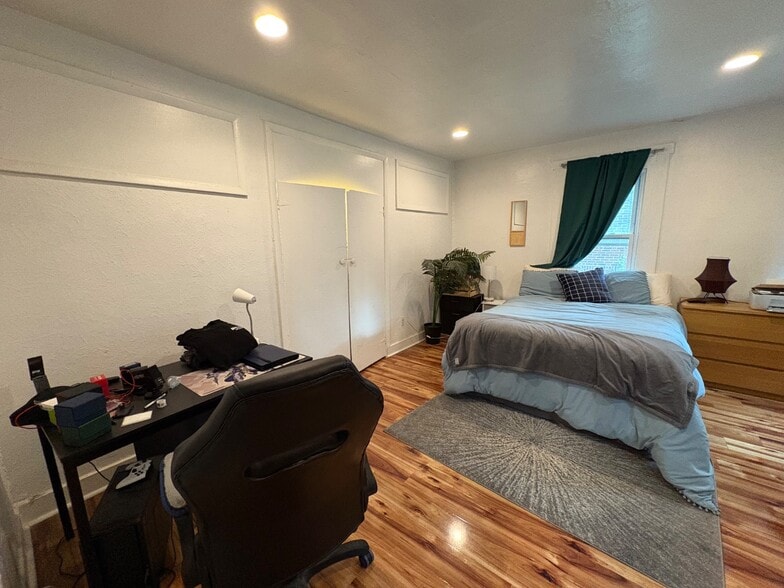 Building Photo - 5850 Alderson St