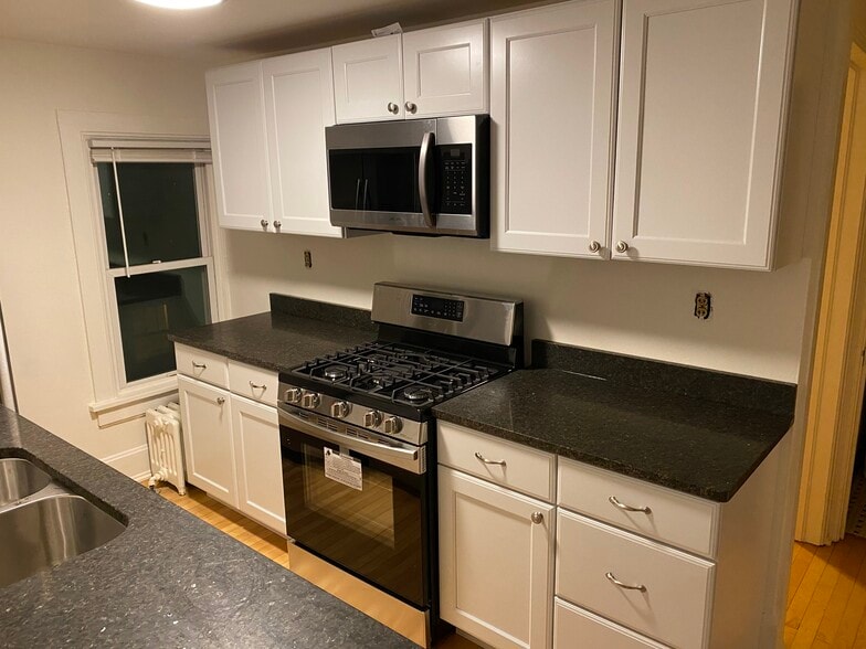 Building Photo - 2416 E Washington Ave