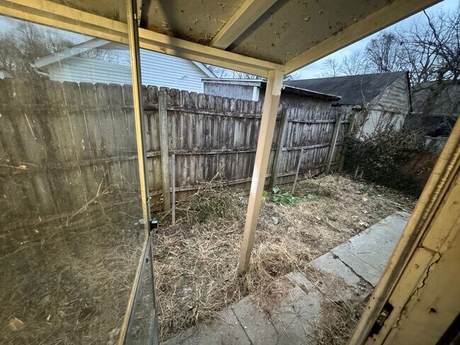 Building Photo - 274 Wrexham Ave