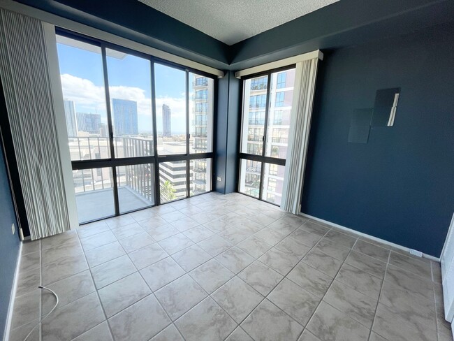 Building Photo - Available now! 2 bedroom 2 bathroom in dow...