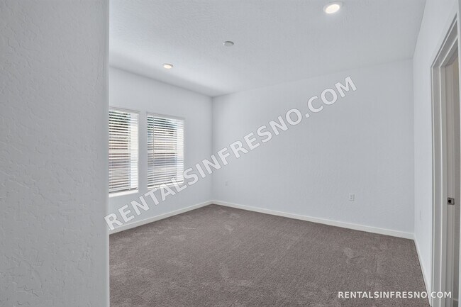 Building Photo - 3359 N Contessa Ave