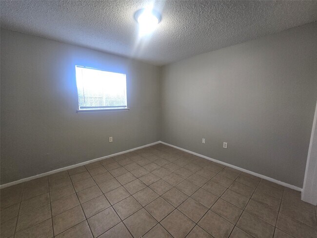 Building Photo - 911 Avenue K