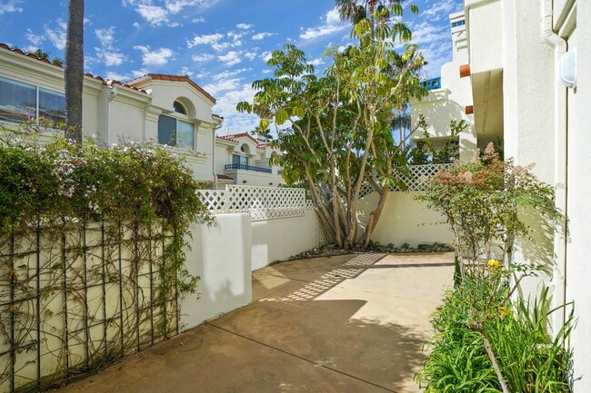 Building Photo - 6453 Zuma View Pl