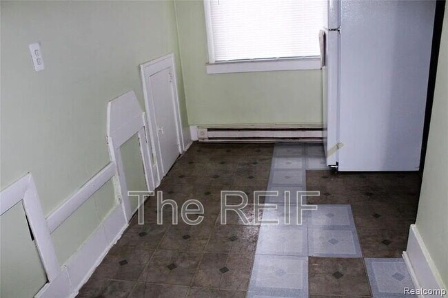 Building Photo - 7543 Lozier Ave