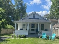 Building Photo - 830 Old Farm Rd