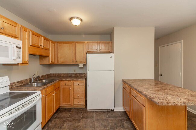 Building Photo - 9 Greenbriar Ln