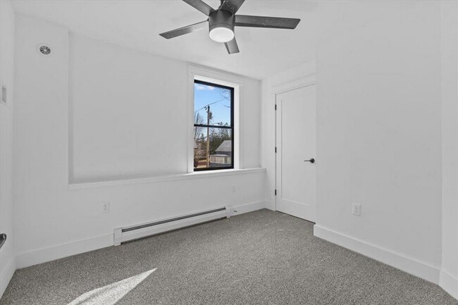 Building Photo - 109 School St