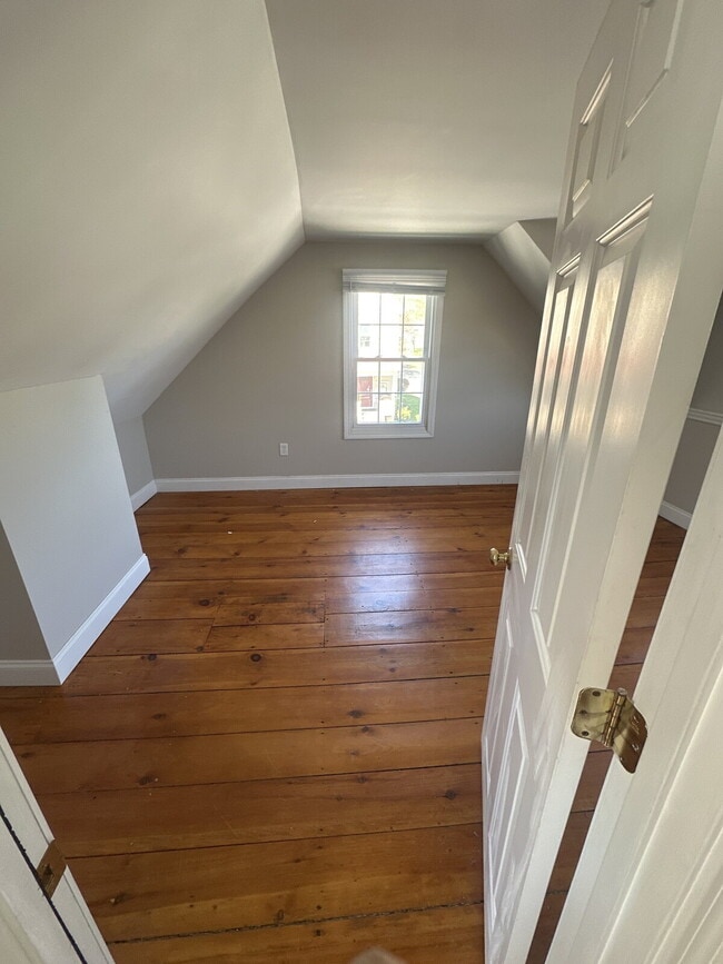 Building Photo - Tour 5/30 2:30 - 3:30. Newly updated Cape ...