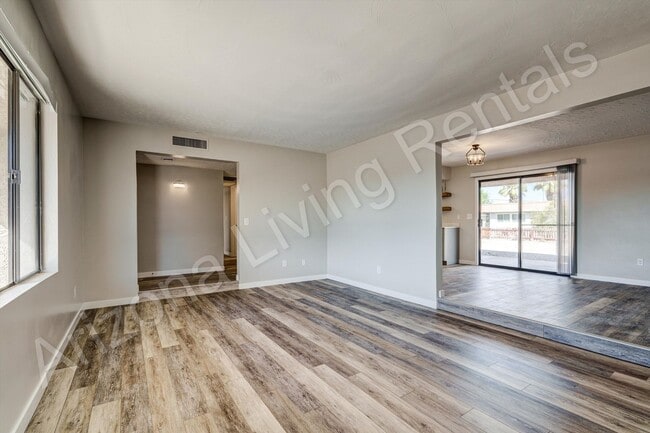 Building Photo - RENOVATED CUL-DE-SAC HOME
