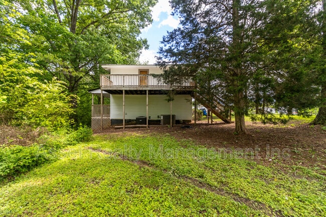 Building Photo - 513 Benton Cir