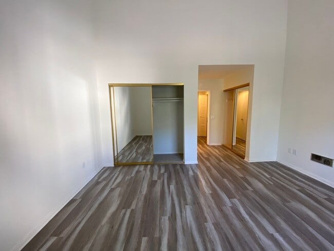 Building Photo - Spacious 2 Bedroom/ 2 Bath in the Highly Desired Tropical Setting of Windsong Cove Community of C...