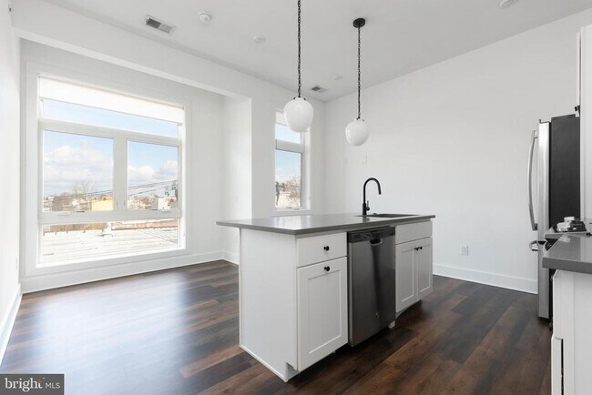 Building Photo - 2940 W Thompson St