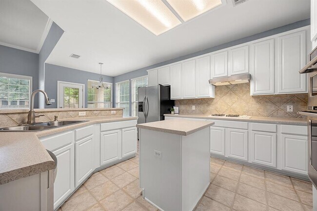 Building Photo - 15041 Calaveras Dr