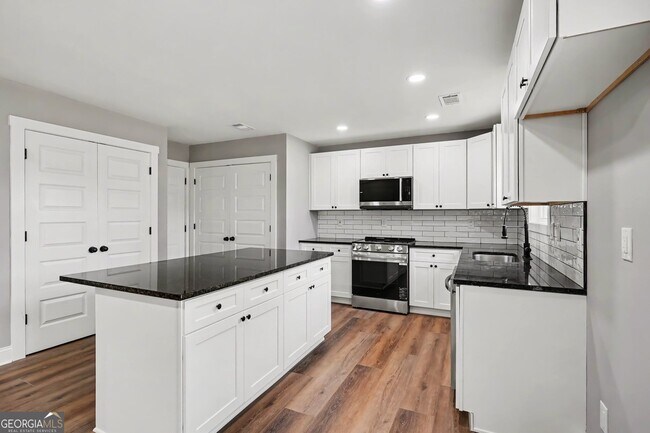 Building Photo - 520 Vineyard Rd
