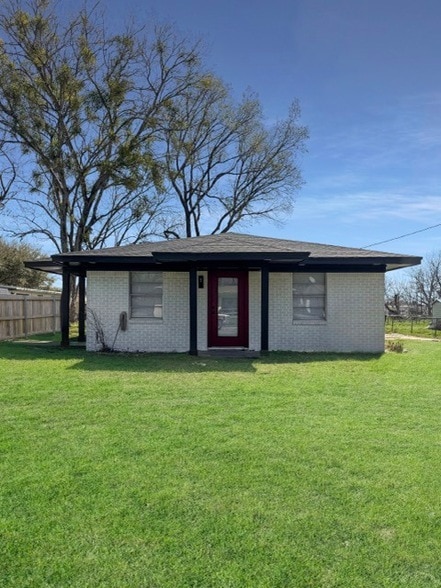 Building Photo - 603 W Evans St