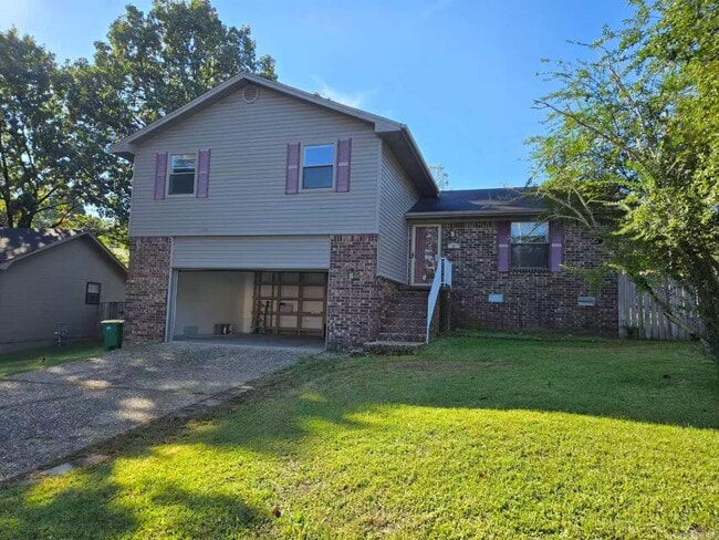 Primary Photo - 3 Forest Maple Ct