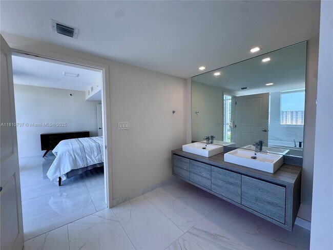 Building Photo - 400 Sunny Isles Blvd