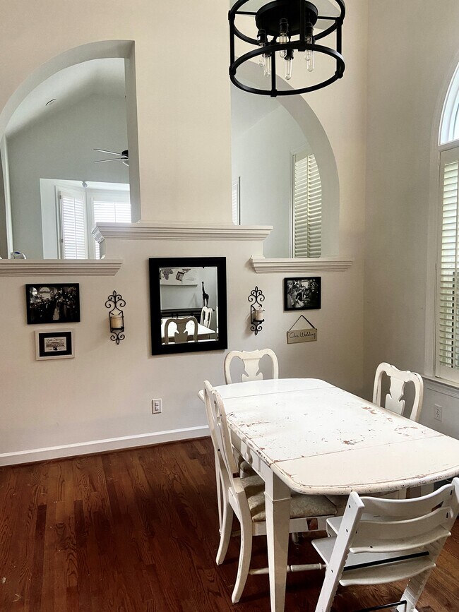 Building Photo - 10116 Goodview Ct