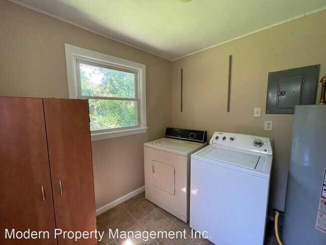 Building Photo - 3 br, 2 bath House - 398 Bradford Dr