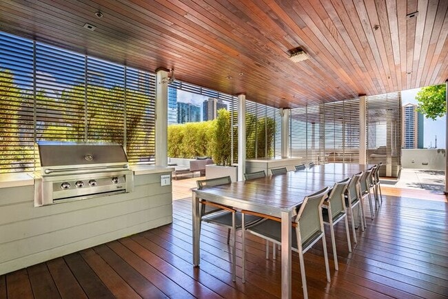 Building Photo - 888 Kapiolani Blvd